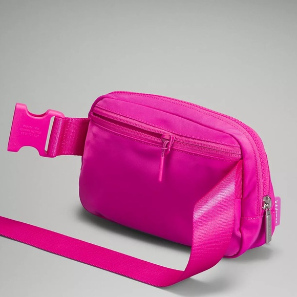 NWT Lululemon Everywhere Belt Bag 1L Sonic Pink - Picture 4 of 10